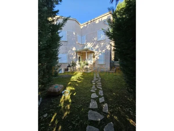 Durres, shitet Vile 2 Katshe , 1.250 m² 500.000 € (Lura 1, Gjiri i Lalzit, Durres)