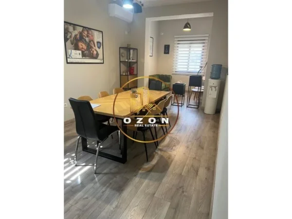 Ambjent Biznesi Me Qira Tek Stadiumi Dinamo!