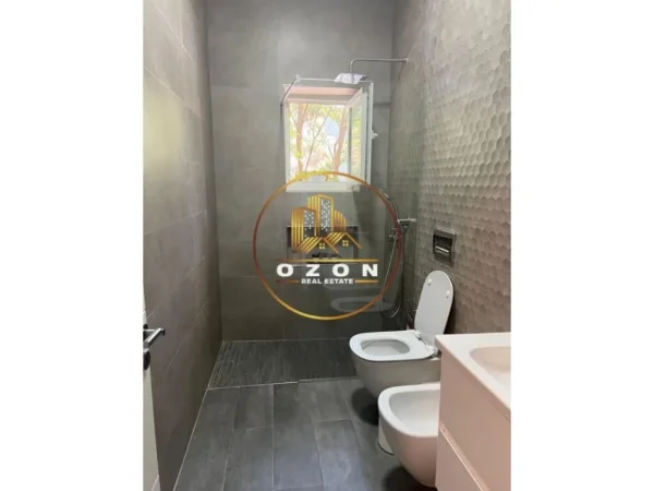 Ambjent Biznesi Me Qira Tek Stadiumi Dinamo!