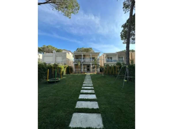 Durres, shitet Vile 2 Katshe , 259 m² 450.000 € (Gjiri Lalzit, Durrës)