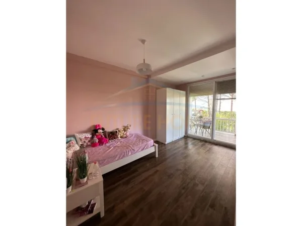 Durres, shitet Vile 2 Katshe , 259 m² 450.000 € (Gjiri Lalzit, Durrës)