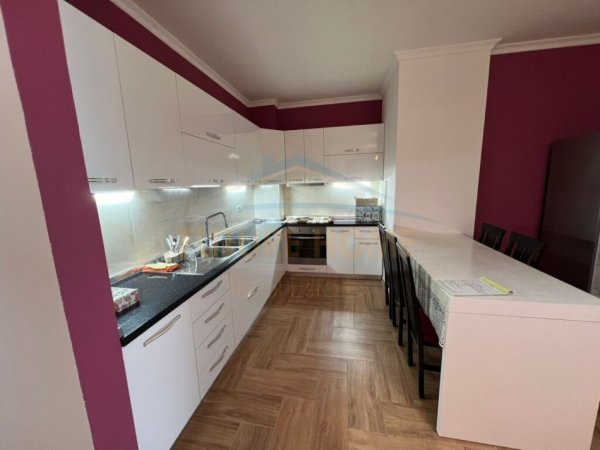 Durres, jepet me qera apartament 2+1 Kati 11, 83 m² 500 € (UKD, Durres.)