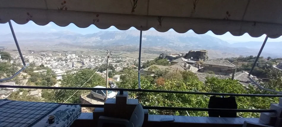 Gjirokaster, shitet shtepi 2 Katshe , 192 m² 150.000 € (RRUGA MUFIT RESO, LAGJIA DUNAVAT I II-te ,GJIROKASTER)