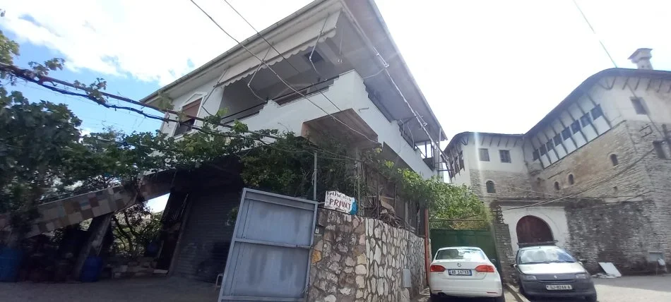 Gjirokaster, shitet shtepi 2 Katshe , 192 m² 150.000 € (RRUGA MUFIT RESO, LAGJIA DUNAVAT I II-te ,GJIROKASTER)