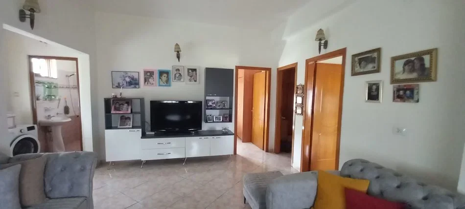 Gjirokaster, shitet shtepi 2 Katshe , 192 m² 150.000 € (RRUGA MUFIT RESO, LAGJIA DUNAVAT I II-te ,GJIROKASTER)