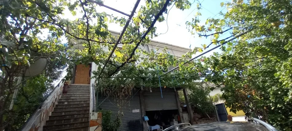 Gjirokaster, shitet shtepi 2 Katshe , 192 m² 150.000 € (RRUGA MUFIT RESO, LAGJIA DUNAVAT I II-te ,GJIROKASTER)