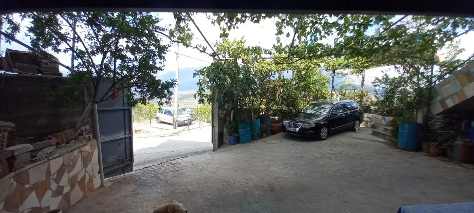 Gjirokaster, shitet shtepi 2 Katshe , 192 m² 150.000 € (RRUGA MUFIT RESO, LAGJIA DUNAVAT I II-te ,GJIROKASTER)