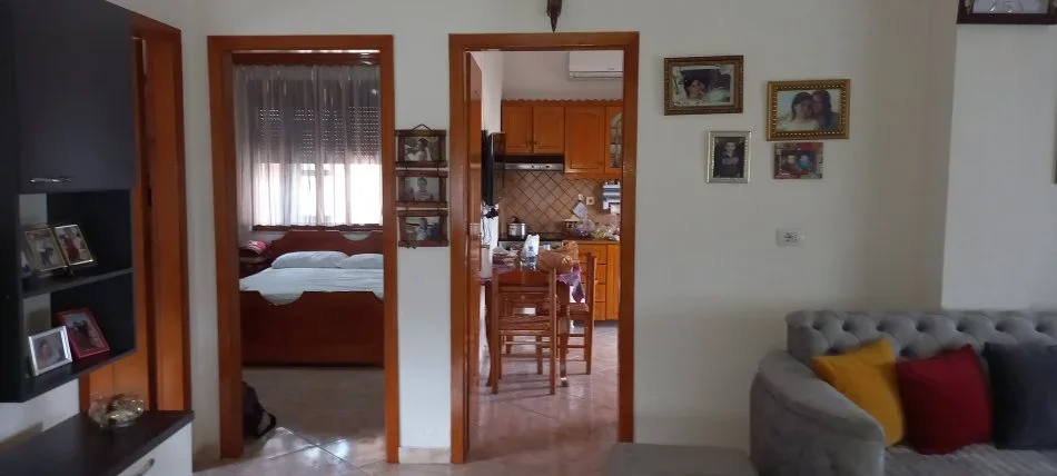 Gjirokaster, shitet shtepi 2 Katshe , 192 m² 150.000 € (RRUGA MUFIT RESO, LAGJIA DUNAVAT I II-te ,GJIROKASTER)