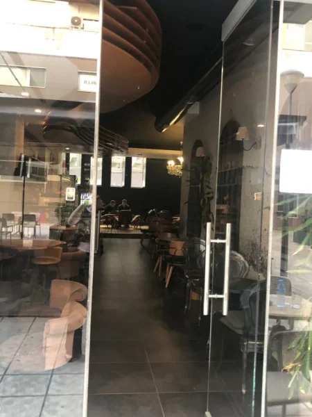 Tirane, jepet me qera lokal Kati 0, 150 m² 1.200 € (KOMUNA E PARISIT)