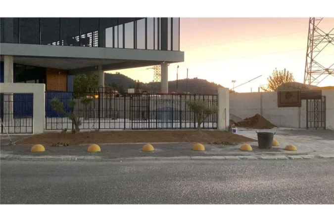 Tirane, jepet me qera ambjent biznesi , 300 m² 3.500 € (njesia adminsitrative Kashar - Zonë Industriale, Shqipëri)