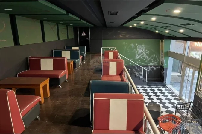 Tirane, jepet me qera bar-kafe , 80 m² 1.600 € (Kompleksi Delijorgji, Shqipëri)