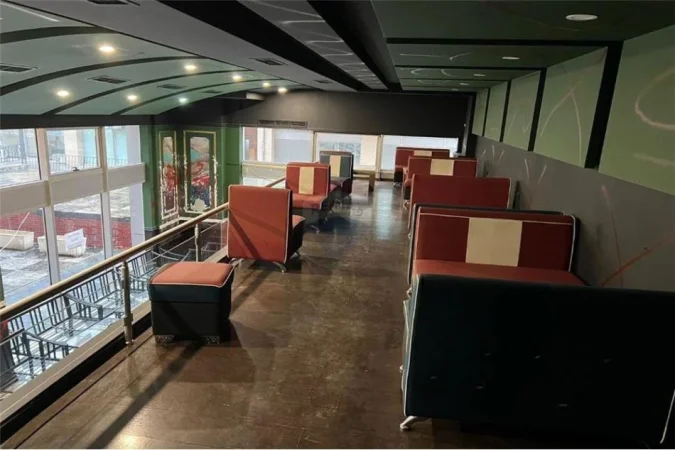 Tirane, jepet me qera bar-kafe , 80 m² 1.600 € (Kompleksi Delijorgji, Shqipëri)