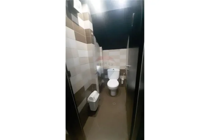 Tirane, jepet me qera bar-kafe , 80 m² 1.600 € (Kompleksi Delijorgji, Shqipëri)