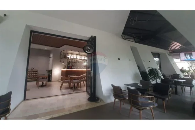 Tirane, jepet me qera bar-kafe , 262 m² 2.000 € (Rruga Ndre Mjeda - 21 Dhjetori, Shqipëri)