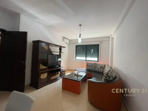 Tirane, jepet me qera 2+1+Ballkon , 400 € (Fresku)