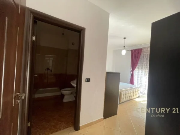 Tirane, jepet me qera 2+1+Ballkon , 400 € (Fresku)