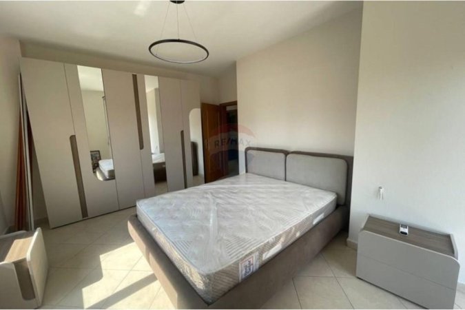Tirane, jepet me qera apartament 2+1 Kati 3, 110 m² 800 € (Rruga e Kavajës)
