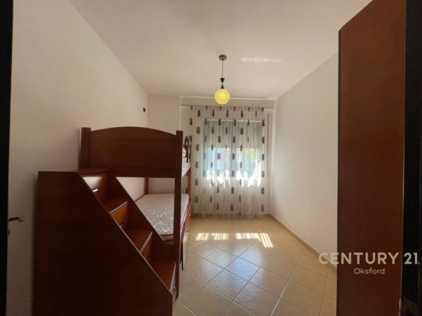 Tirane, jepet me qera 2+1+Ballkon , 400 € (Fresku)