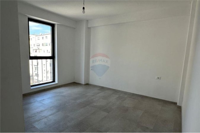 Tirane, jepet me qera apartament 2+1 Kati 5, 99 m² 750 € (Prane Parkut Olimpik - Komuna e Parisit - Kompleksi Dinamo, Shqipëri)