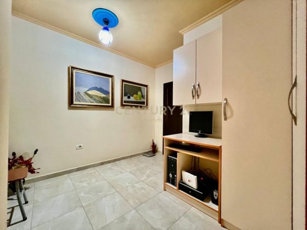 Tirane, jepet me qera apartament 1+1 Kati 5, 78 m² 400 € (astir)