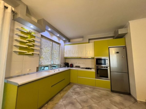 Tirane, jepet me qera apartament 2+1 Kati 3, 110 m² 750 € (TEK RRUGA E ELBASANIT!)