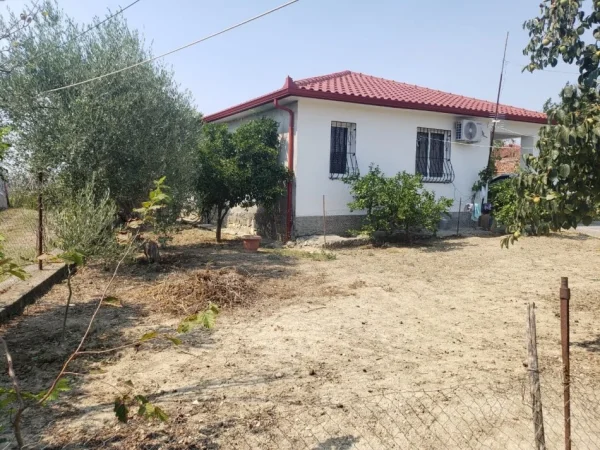 Kucove, shitet shtepi 2+1 , 88 m² 40.000 € (Rruga Luan Qafzezi)