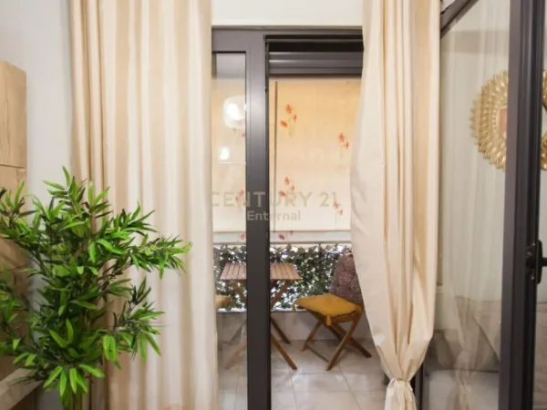 Tirane, jepet me qera apartament 1+1 Kati 2, 56 m² 600 € (te Pazari i Ri)