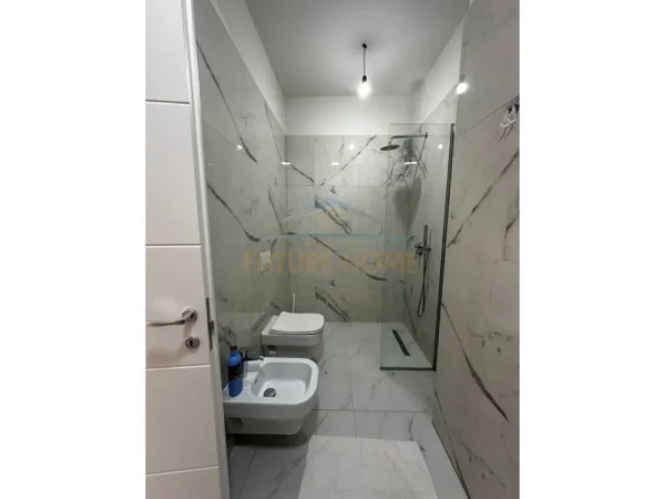 Tirane, jepet me qera apartament 2+1+Aneks+Ballkon Kati 4, 95 m² 1.500 € (Rruga e Kosovareve)
