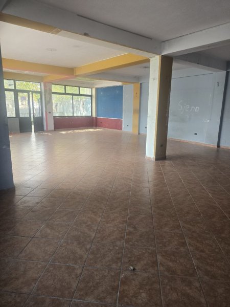 Tirane, jepet me qera dyqan Kati 1, 175 m² 1.000 € (Rruga Gjerg Balsha Njesia Administrative Nr 11)