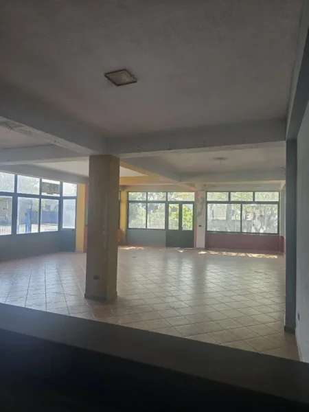 Tirane, jepet me qera dyqan Kati 1, 175 m² 1.000 € (Rruga Gjerg Balsha Njesia Administrative Nr 11)