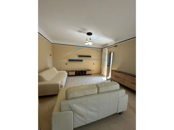 Tirane, jepet me qera apartament 2+1+Aneks+Ballkon Kati 5, 110 m² 700 € (21Dhjetori)