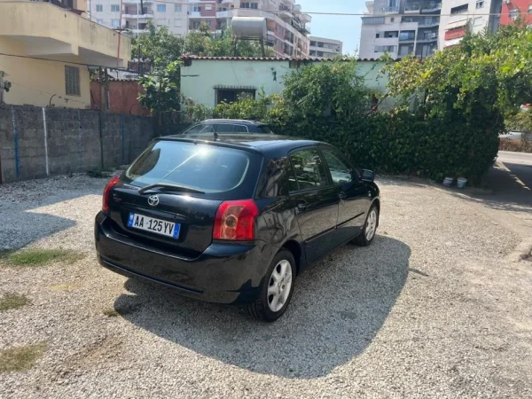 Tirane, shitet makine Toyota Corolla 2006 Nafte, e zeze automatik Kondicioner 208.000 km 4.600 €