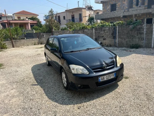 Tirane, shitet makine Toyota Corolla 2006 Nafte, e zeze automatik Kondicioner 208.000 km 4.600 €