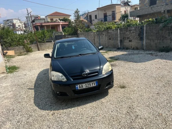 Tirane, shitet makine Toyota Corolla 2006 Nafte, e zeze automatik Kondicioner 208.000 km 4.600 €
