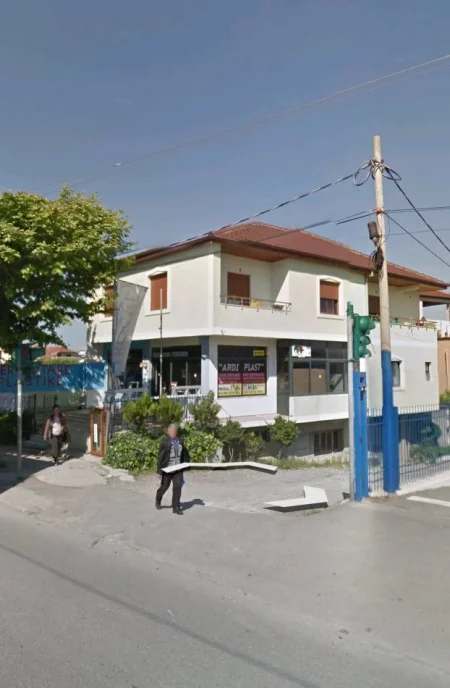 Tirane, jepet me qera dyqan Kati 1, 175 m² 1.000 € (Rruga Gjerg Balsha Njesia Administrative Nr 11)