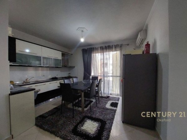Tirane, jepet me qera apartament 2+1+Ballkon , 104 m² 500 € (Bulevardi Migjeni)