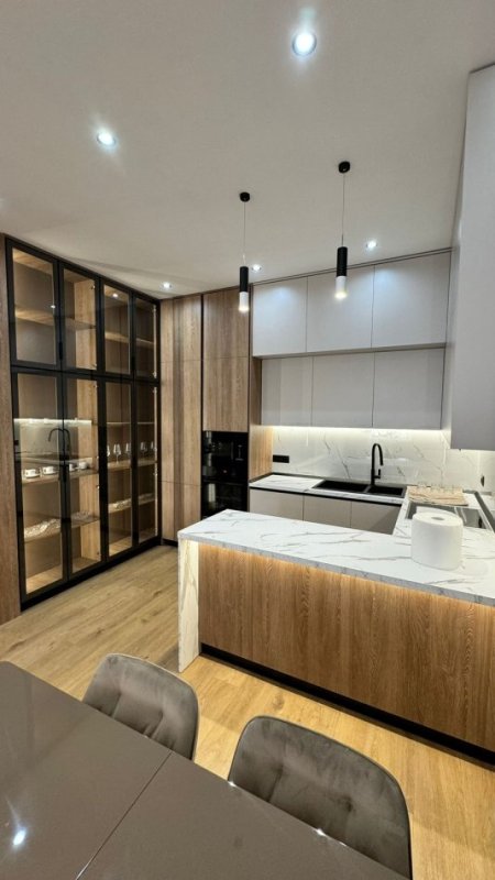 Tirane, jepet me qera apartament 1+1+Ballkon Kati 1, 850 € (Liqeni thate, Hotel Radison)