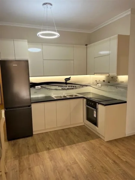 Tirane, jepet me qera apartament 2+1+Ballkon Kati 2, 110 m² 800 € (RRUGA E ELBASANIT)