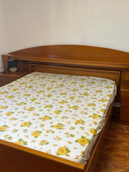 Tirane, jepet me qera apartament 3+1+Ballkon Kati 5, 90 m² (Hali Xhuzi)