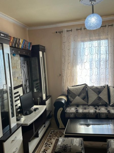 Tirane, jepet me qera apartament 3+1+Ballkon Kati 5, 90 m² (Hali Xhuzi)