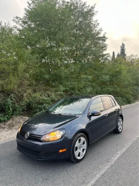 Tirane, shes makine Volkswagen Golf 6 Benzin, gri e erret automatik Kondicioner 204.000 km 6.300 €