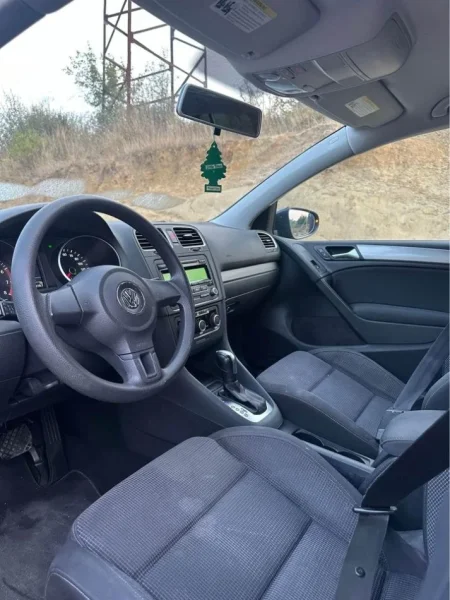 Tirane, shes makine Volkswagen Golf 6 Benzin, gri e erret automatik Kondicioner 204.000 km 6.300 €