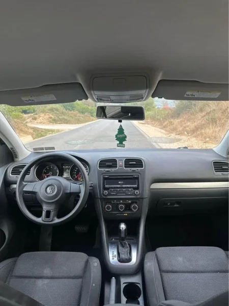 Tirane, shes makine Volkswagen Golf 6 Benzin, gri e erret automatik Kondicioner 204.000 km 6.300 €