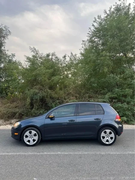 Tirane, shes makine Volkswagen Golf 6 Benzin, gri e erret automatik Kondicioner 204.000 km 6.300 €