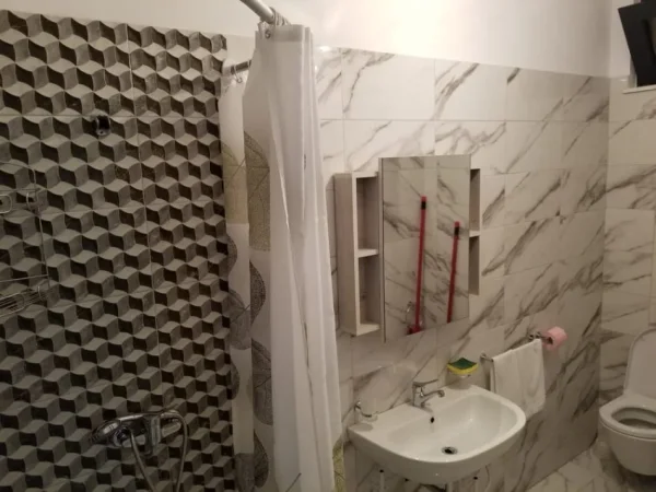 Tirane, jepet me qera apartament 2+1 Kati 7, 100 m² 520 € (kinostudio)