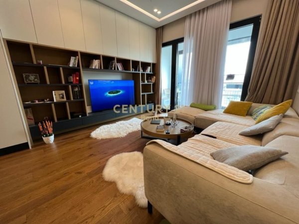 Tirane, jepet me qera apartament 2+1+Aneks+Ballkon Kati 10, 100 m² 1.300 € (Square 21)