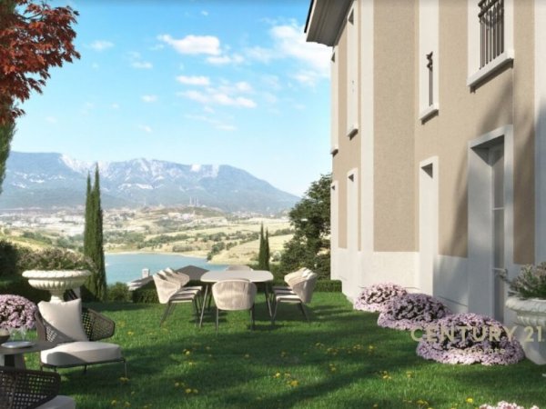 Tirane, shes Vile 2 Katshe Kati 2, 415 m² (ROLLING HILLS, LIQENI)