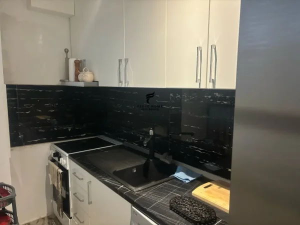 Tirane, jepet me qera apartament 2+1 Kati 2, 90 m² 600 € (LAPRAKE)