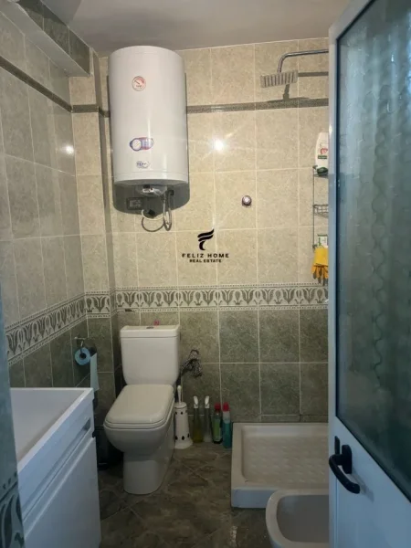 Tirane, jepet me qera apartament 2+1 Kati 2, 90 m² 600 € (LAPRAKE)