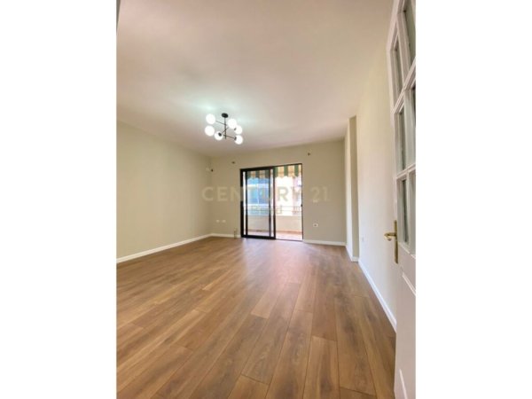 Tirane, shes apartament 2+1+Aneks+Ballkon Kati 5, 90 m² 185.000 € (Pazari i Ri)